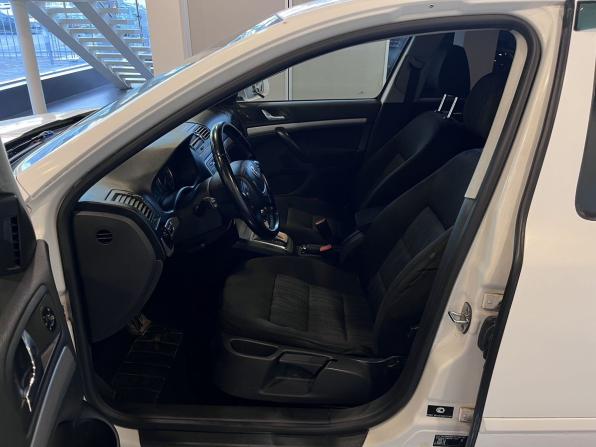 Skoda Octavia II (A5) Рестайлинг с пробегом 2011 года, цена 658 000 рублей, 233478 км, лифтбек, Автокод Объявления