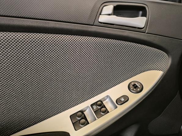Hyundai Solaris I с пробегом 2012 года, цена 720 000 рублей, 105409 км, хэтчбек, Автокод Объявления