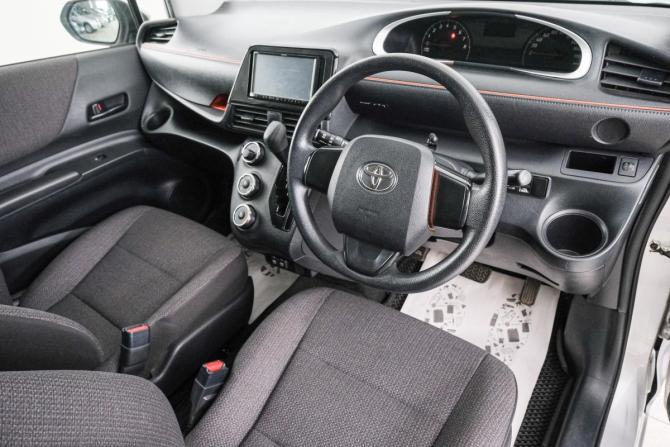 Toyota Sienta II Рестайлинг с пробегом 2019 года, цена 1 329 000 рублей, 109605 км, компактвэн, Автокод Объявления