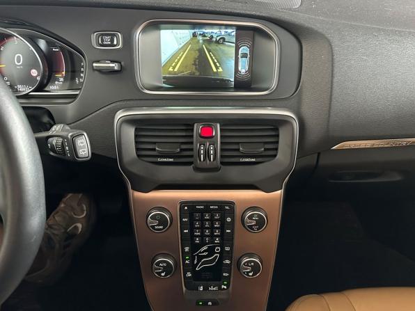 Volvo V40 Cross Country I Рестайлинг с пробегом 2016 года, цена 1 797 000 рублей, 145000 км, хэтчбек, Автокод Объявления