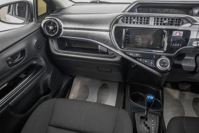 Toyota Aqua I Рестайлинг с пробегом 2016 года, цена 1 099 000 рублей, 232000 км, хэтчбек, Автокод Объявления