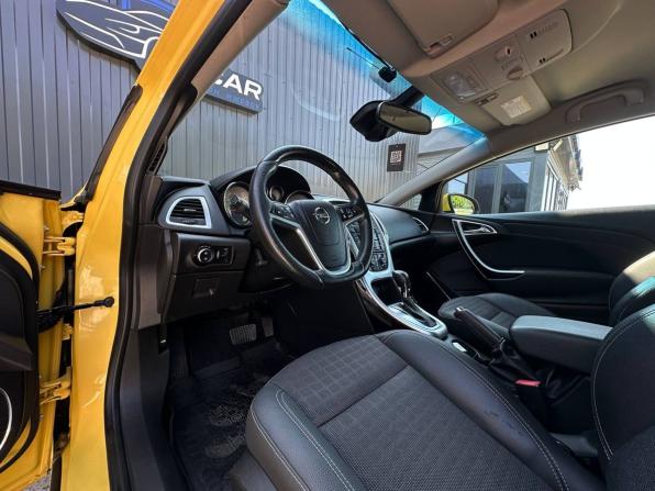 Opel Astra J Рестайлинг с пробегом 2013 года, цена 599 000 рублей, 238000 км, хэтчбек, Автокод Объявления