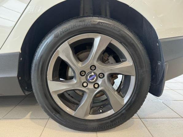 Volvo V40 Cross Country I с пробегом 2014 года, цена 1 610 000 рублей, 117110 км, хэтчбек, Автокод Объявления