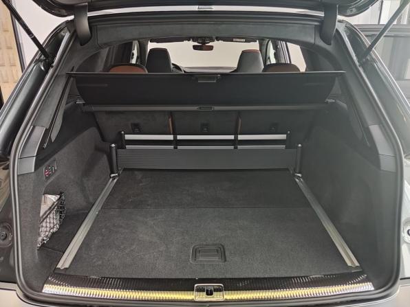 Audi SQ7 I (4M) Рестайлинг 2 с пробегом 2024 года, цена 17 900 000 рублей, 8400 км, внедорожник, Автокод Объявления