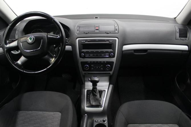 Skoda Octavia II (A5) Рестайлинг с пробегом 2013 года, цена 829 000 рублей, 208439 км, лифтбек, Автокод Объявления