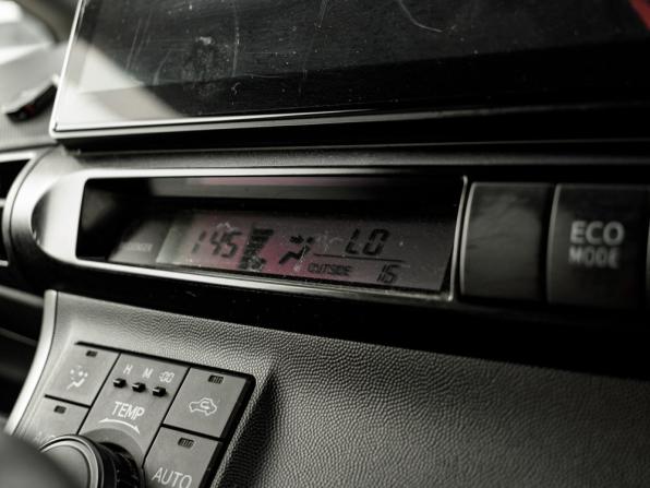 Toyota Wish II Рестайлинг с пробегом 2013 года, цена 1 475 000 рублей, 77764 км, минивэн, Автокод Объявления