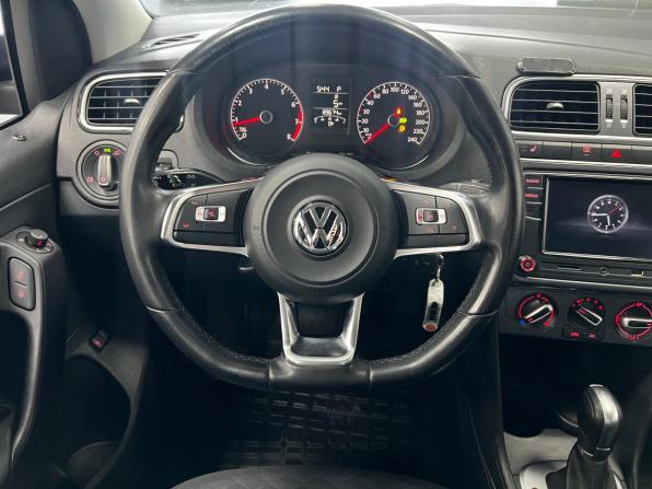 Volkswagen Polo V Рестайлинг с пробегом 2019 года, цена 1 299 901 рубль, 90000 км, седан, Автокод Объявления