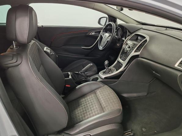Opel Astra J Рестайлинг с пробегом 2011 года, цена 879 000 рублей, 173132 км, хэтчбек, Автокод Объявления