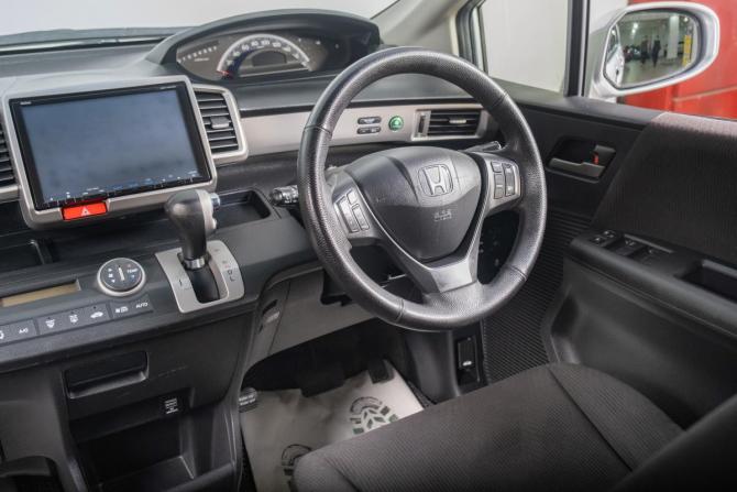 Honda Freed I Рестайлинг с пробегом 2012 года, цена 1 099 000 рублей, 194500 км, компактвэн, Автокод Объявления