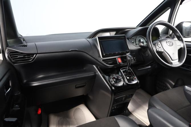 Toyota Noah III (R80) с пробегом 2019 года, цена 3 099 000 рублей, 91000 км, минивэн, Автокод Объявления