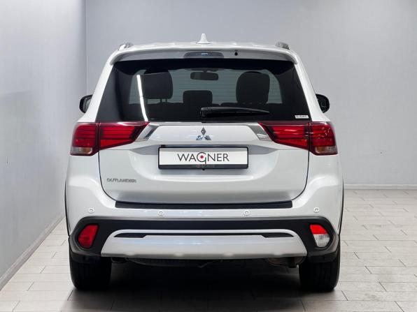 Mitsubishi Outlander III Рестайлинг 3 с пробегом 2022 года, цена 2 749 000 рублей, 77647 км, внедорожник, Автокод Объявления