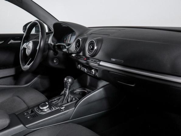 Audi A3 III (8V) Рестайлинг с пробегом 2019 года, цена 2 100 000 рублей, 78851 км, седан, Автокод Объявления