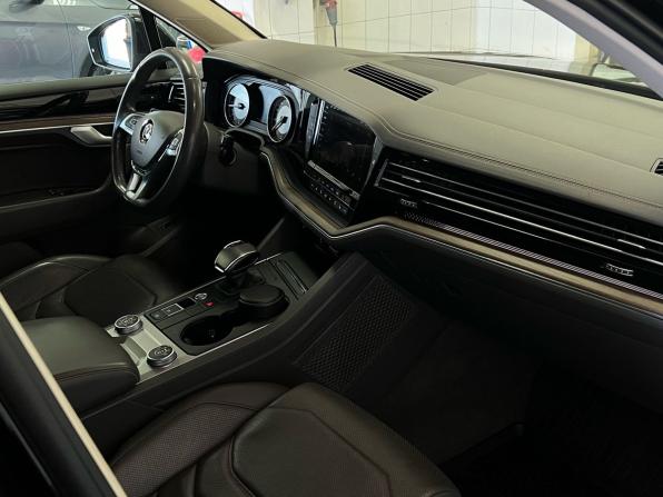 Volkswagen Touareg III с пробегом 2018 года, цена 4 700 000 рублей, 236000 км, внедорожник, Автокод Объявления