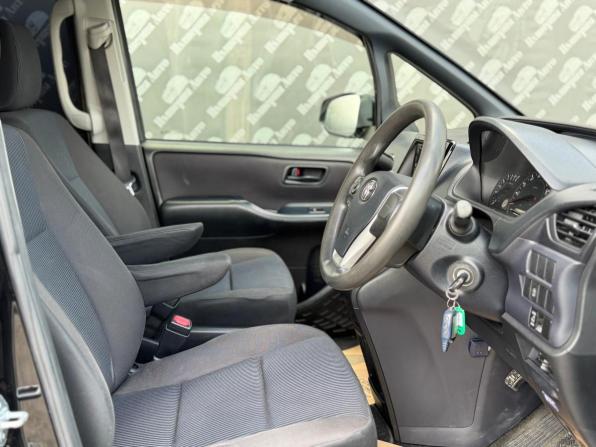 Toyota Voxy III (R80) с пробегом 2014 года, цена 1 450 000 рублей, 136390 км, минивэн, Автокод Объявления
