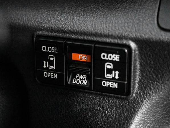 Toyota Sienta II Рестайлинг с пробегом 2020 года, цена 1 400 500 рублей, 74751 км, компактвэн, Автокод Объявления