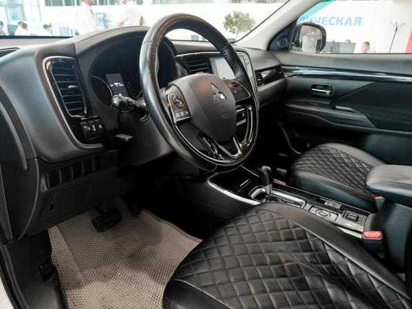 Mitsubishi Outlander III Рестайлинг 3 с пробегом 2020 года, цена 2 420 000 рублей, 134070 км, внедорожник, Автокод Объявления