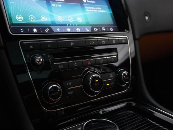 Jaguar XJ IV (X351) Рестайлинг с пробегом 2019 года, цена 3 940 000 рублей, 97620 км, седан, Автокод Объявления