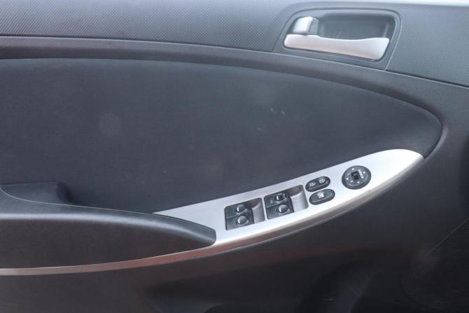 Hyundai Solaris I Рестайлинг с пробегом 2015 года, цена 850 000 рублей, 141150 км, седан, Автокод Объявления