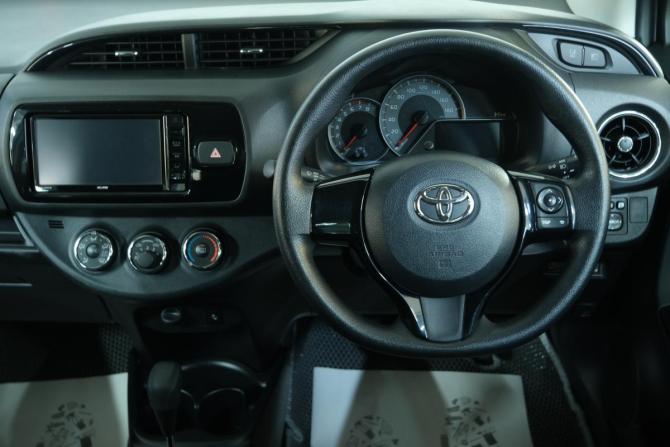 Toyota Vitz III (XP130) Рестайлинг с пробегом 2015 года, цена 1 229 000 рублей, 18650 км, хэтчбек, Автокод Объявления