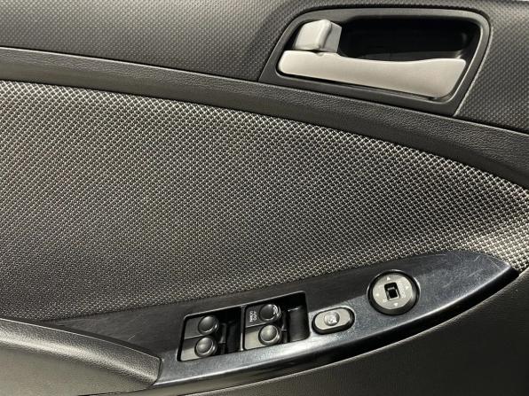 Hyundai Solaris I с пробегом 2012 года, цена 535 000 рублей, 219428 км, седан, Автокод Объявления