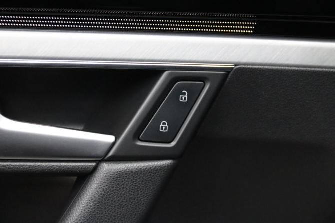 Volkswagen Touareg III с пробегом 2019 года, цена 4 195 950 рублей, 188189 км, внедорожник, Автокод Объявления