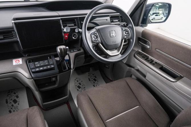 Honda Stepwgn V Рестайлинг с пробегом 2021 года, цена 2 579 000 рублей, 82000 км, минивэн, Автокод Объявления