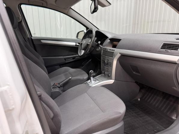 Opel Astra H Рестайлинг с пробегом 2012 года, цена 749 000 рублей, 117418 км, седан, Автокод Объявления