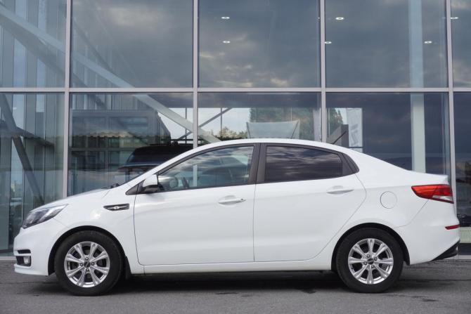 Kia Rio III Рестайлинг с пробегом 2016 года, цена 990 000 рублей, 88392 км, седан, Автокод Объявления