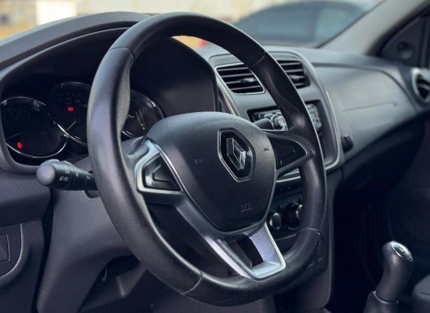 Renault Logan II Рестайлинг с пробегом 2018 года, цена 989 000 рублей, 134500 км, седан, Автокод Объявления