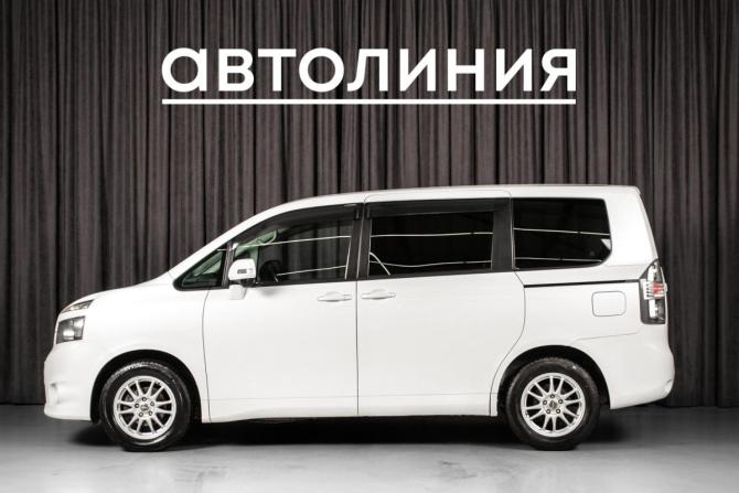 Toyota Voxy II (R70) с пробегом 2007 года, цена 1 098 000 рублей, 234000 км, минивэн, Автокод Объявления