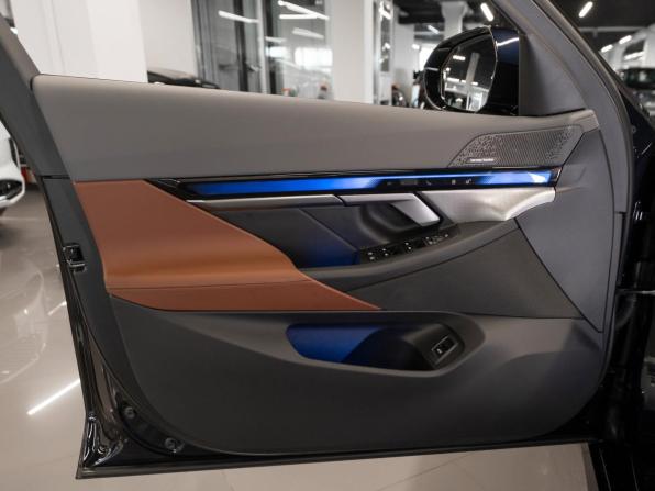 BMW 5 серии VIII (G60/G61/G68) с пробегом 2025 года, цена 8 450 000 рублей, 8845 км, седан, Автокод Объявления