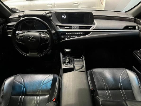 Lexus ES VII с пробегом 2018 года, цена 3 270 000 рублей, 117000 км, седан, Автокод Объявления
