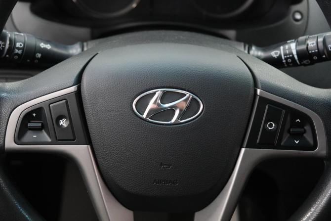 Hyundai Solaris I Рестайлинг с пробегом 2015 года, цена 1 019 000 рублей, 115000 км, хэтчбек, Автокод Объявления