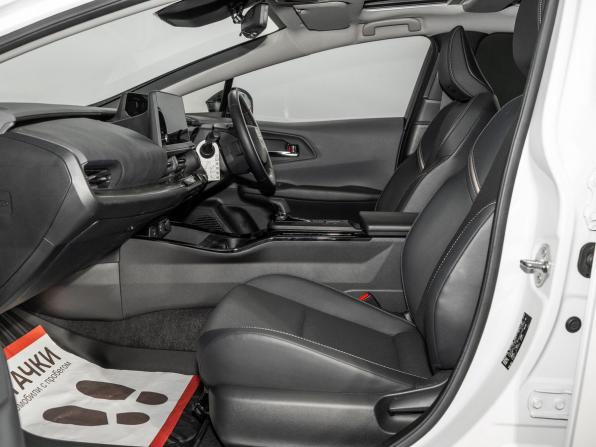 Toyota Prius V (XW60) с пробегом 2023 года, цена 4 360 000 рублей, 13255 км, лифтбек, Автокод Объявления