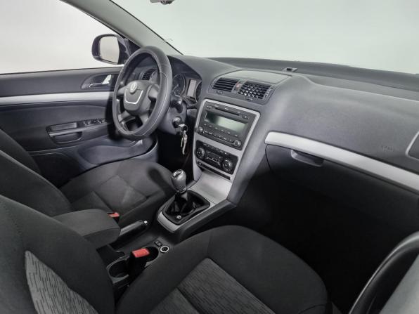 Skoda Octavia II (A5) Рестайлинг с пробегом 2012 года, цена 755 000 рублей, 215172 км, лифтбек, Автокод Объявления