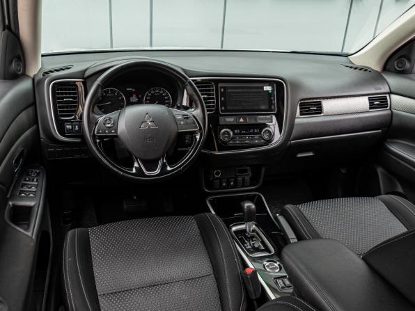 Mitsubishi Outlander III Рестайлинг 2 с пробегом 2018 года, цена 2 150 000 рублей, 116823 км, внедорожник, Автокод Объявления