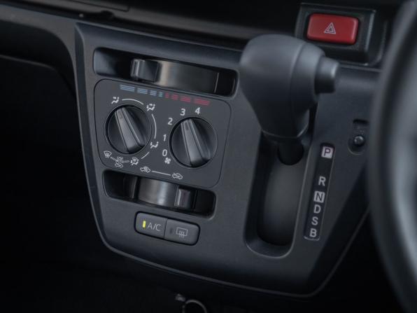 Daihatsu Mira e:S II с пробегом 2021 года, цена 900 000 рублей, 13500 км, хэтчбек, Автокод Объявления
