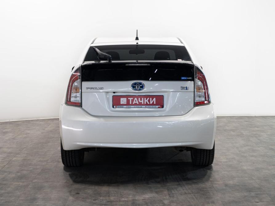 Toyota Prius III Рестайлинг (XW30) Чита  - изображение 4