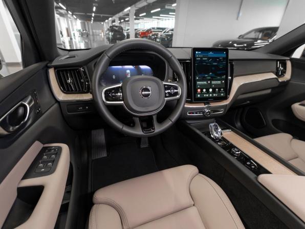 Volvo XC60 II Рестайлинг 2 с пробегом 2025 года, цена 7 450 000 рублей, 633 км, внедорожник, Автокод Объявления