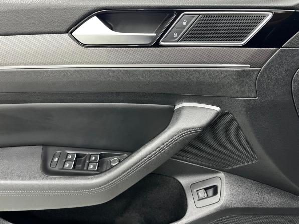 Volkswagen Passat B8 с пробегом 2018 года, цена 2 730 000 рублей, 278760 км, универсал, Автокод Объявления