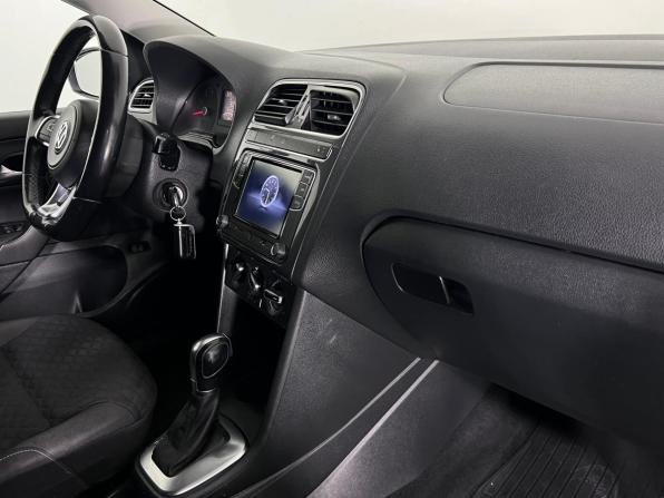 Volkswagen Polo V Рестайлинг с пробегом 2018 года, цена 995 000 рублей, 172454 км, седан, Автокод Объявления