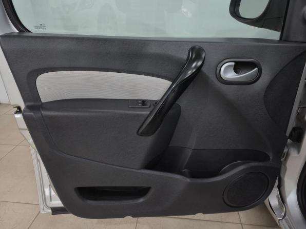 Renault Kangoo II Рестайлинг с пробегом 2013 года, цена 600 000 рублей, 196347 км, компактвэн, Автокод Объявления