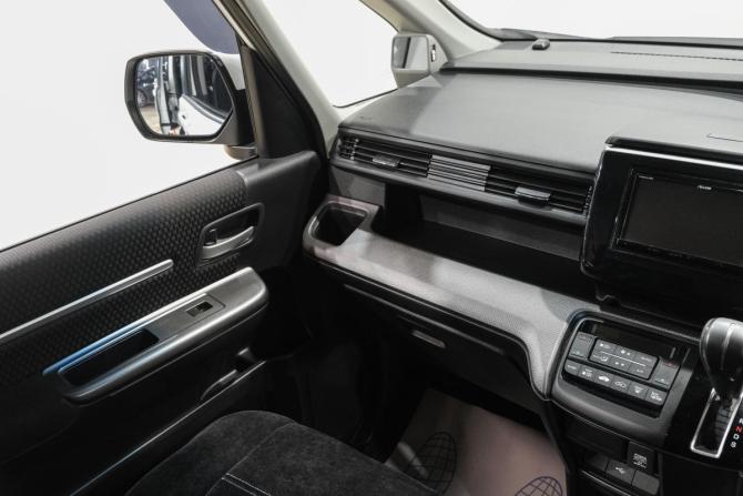 Honda Stepwgn V Рестайлинг с пробегом 2021 года, цена 2 629 000 рублей, 63400 км, минивэн, Автокод Объявления
