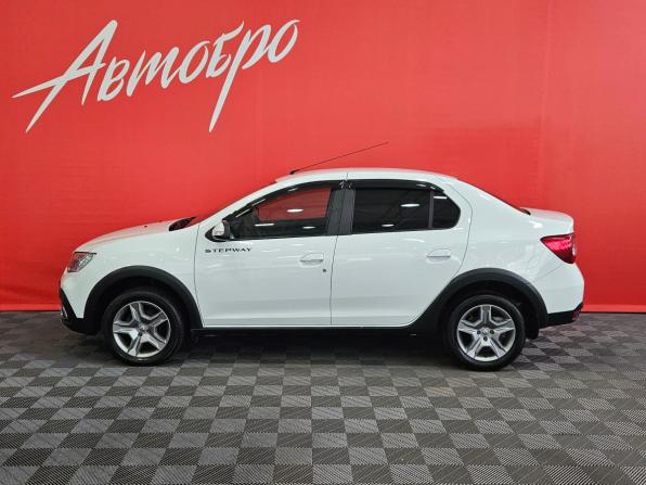 Renault Logan II Рестайлинг с пробегом 2021 года, цена 1 570 000 рублей, 15429 км, седан, Автокод Объявления