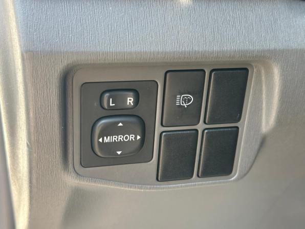 Toyota Prius III (XW30) с пробегом 2010 года, цена 1 030 000 рублей, 135000 км, лифтбек, Автокод Объявления