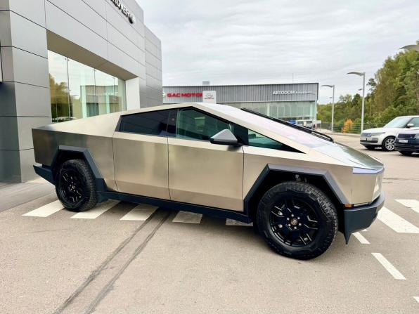 Tesla Cybertruck с пробегом 2024 года, цена 15 799 000 рублей, 2910 км, пикап, Автокод Объявления