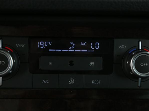 Volkswagen Touareg II с пробегом 2013 года, цена 2 155 000 рублей, 244600 км, внедорожник, Автокод Объявления