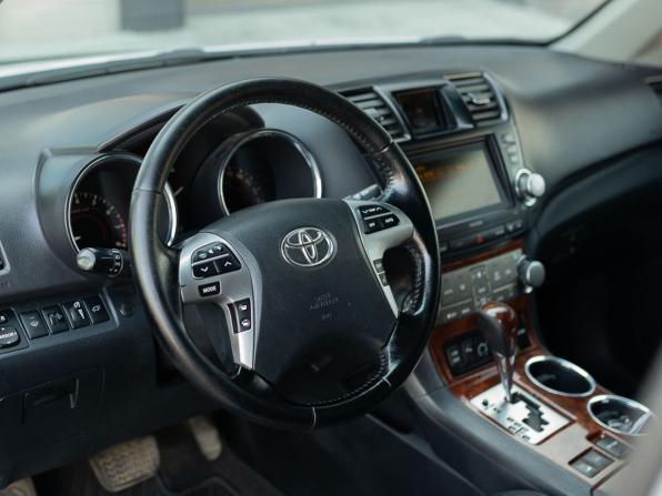 Toyota Highlander II (XU40) Рестайлинг с пробегом 2011 года, цена 1 770 000 рублей, 265155 км, внедорожник, Автокод Объявления