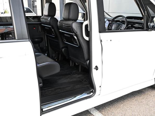 Honda Stepwgn V Рестайлинг с пробегом 2019 года, цена 2 739 000 рублей, 67217 км, минивэн, Автокод Объявления