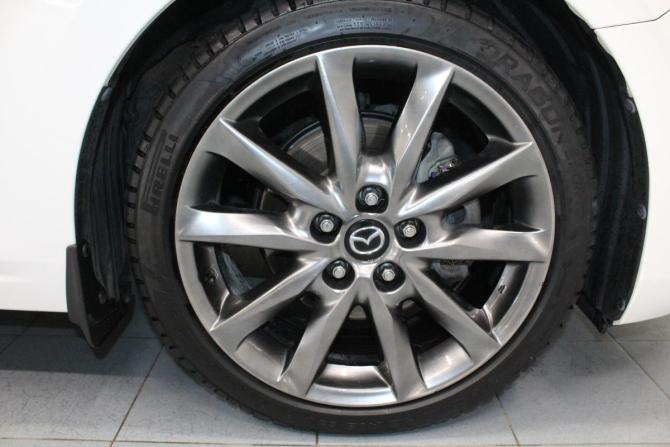 Mazda Axela III Рестайлинг с пробегом 2018 года, цена 1 250 000 рублей, 71142 км, седан, Автокод Объявления
